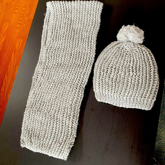 Handmade scarf and hat - Picture 1 of 1